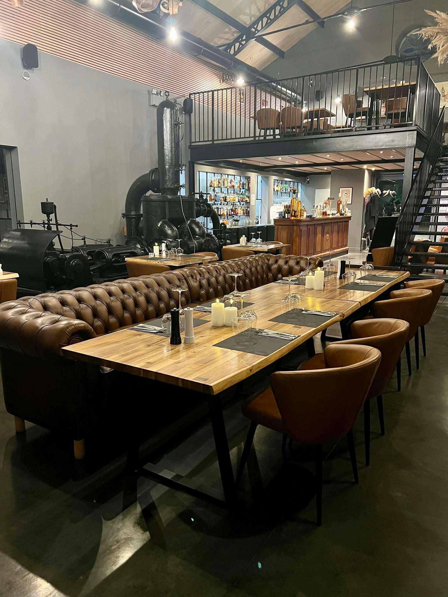 Salle principale du Comptoir 17 — ambiance industrielle chic